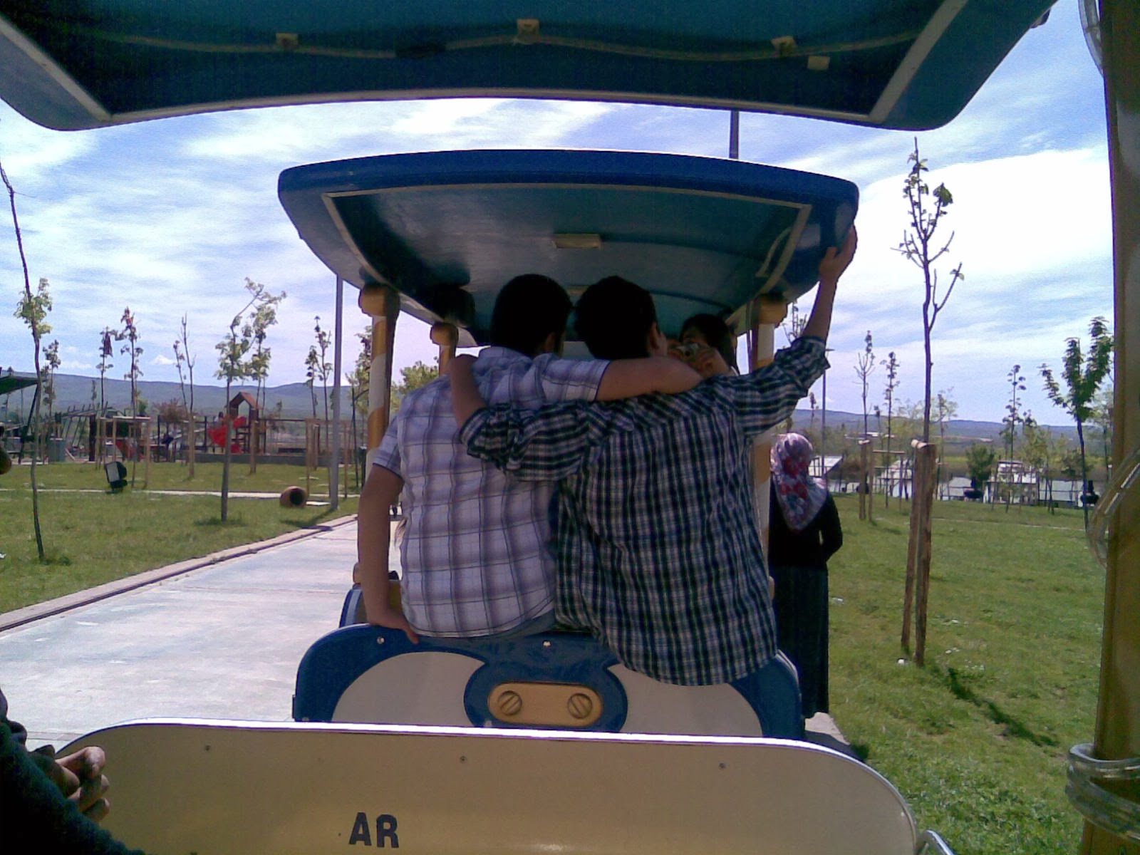 PARILDAYAN ÇİÇEK: Yaş almak