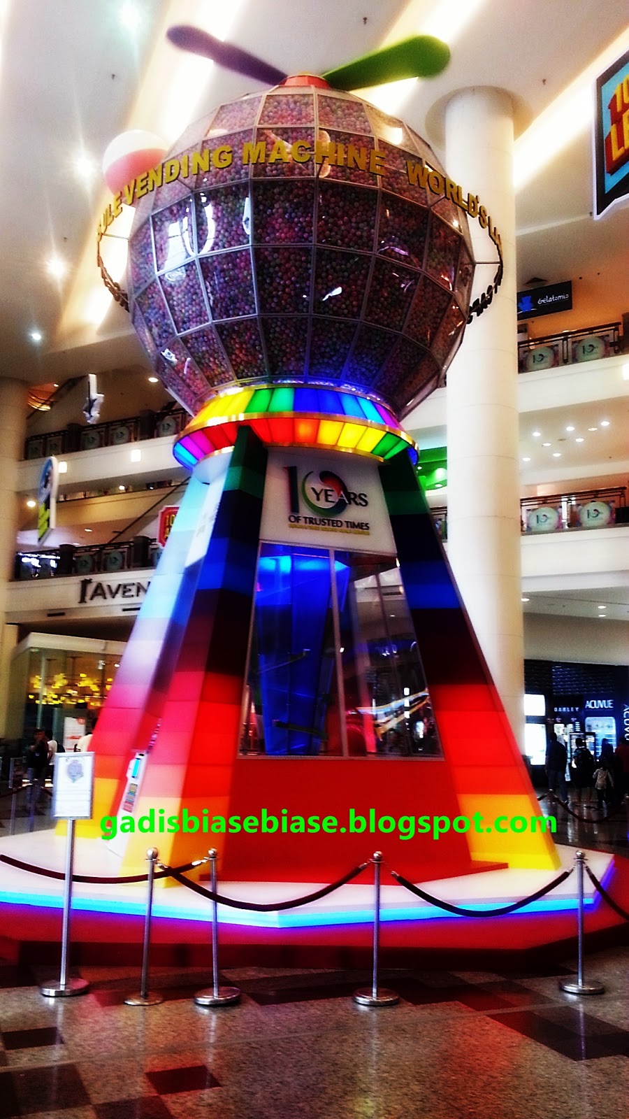 Mira Adzlia Blog Lama Worlds Largest Vending Machine