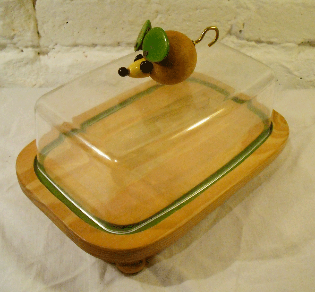 1Unik in Action Cheese Preserver with a nosy plus