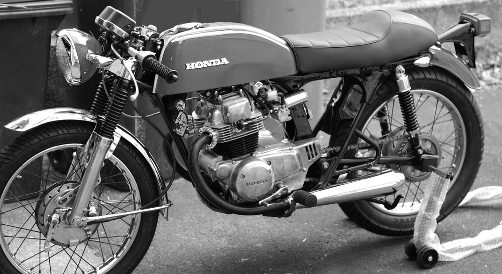 Café Racers Harderwijk: CB200 caferacer (1000 x 546 Pixel)