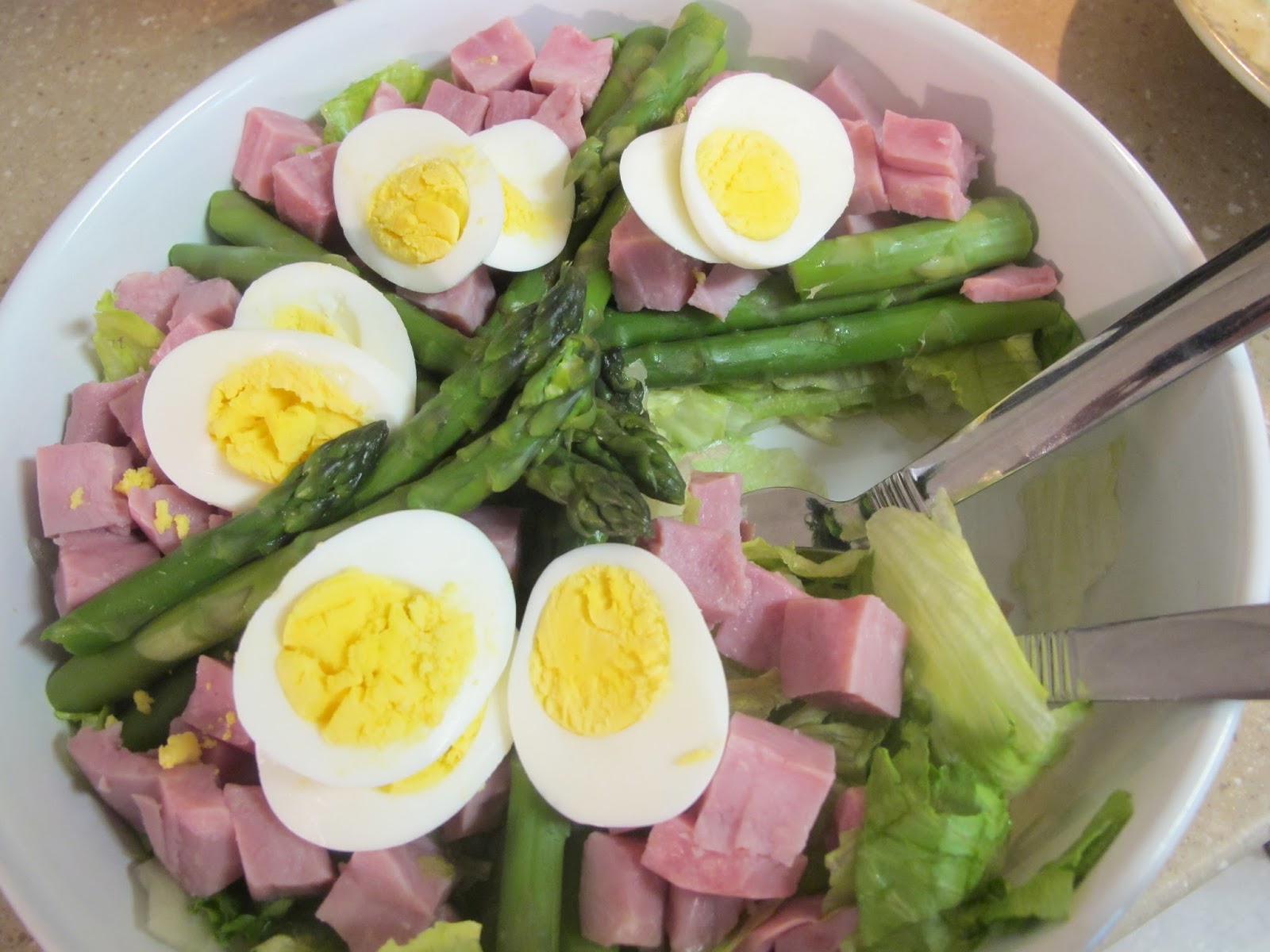Freakin' Flabuless Springtime Ham and Asparagus Salad for Only 2
