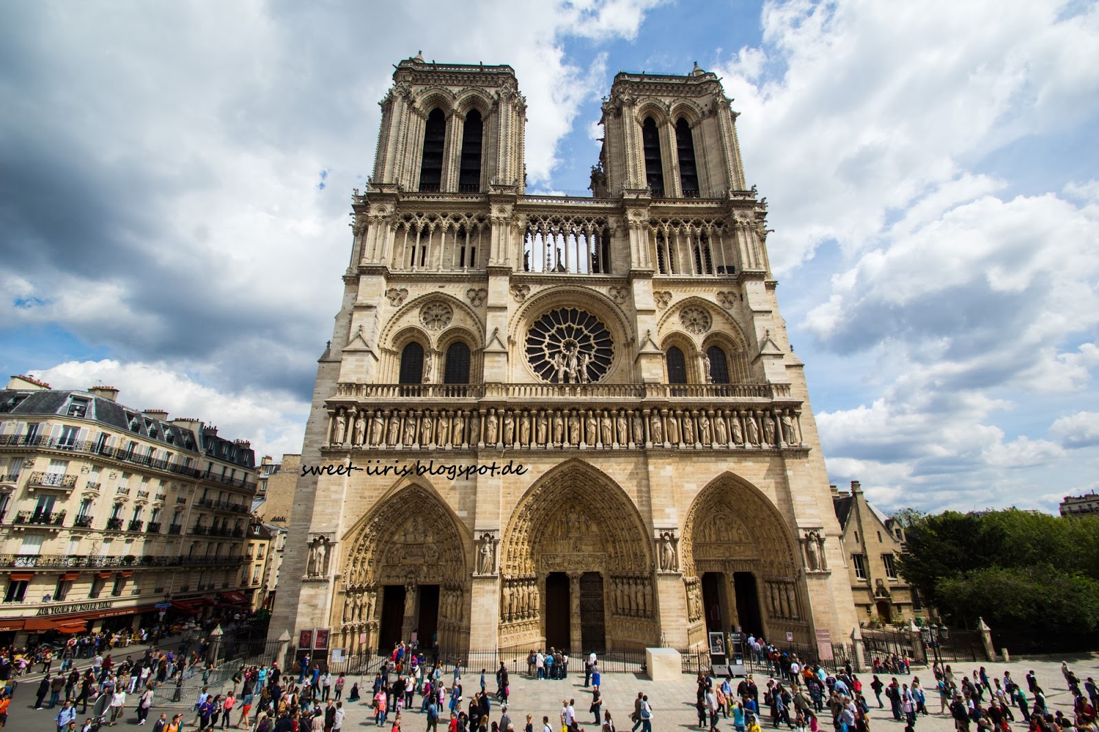 собор парижской богоматери 1831. собор парижской богоматери notre dame de paris 1956. виктор гюго собор парижской богоматери. джина лоллобриджида собор парижской богоматери 1956. собор парижской богоматери 1831.