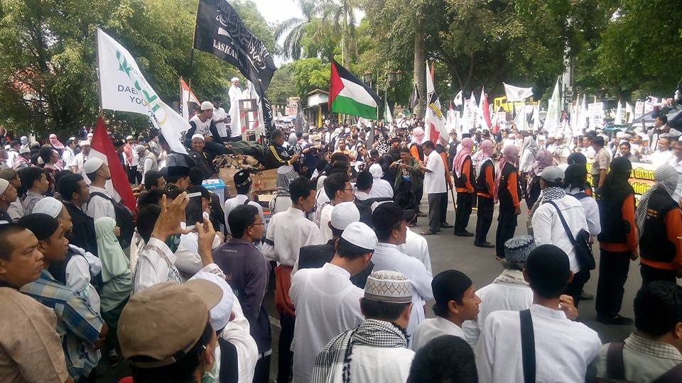 Ribuan Umat Islam Jogja Turun Ke Jalan Tuntut Penangkapan 
