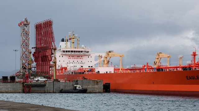 El “Eagle San Francisco” realiza su primera descarga de crudo en la Terminal Marítima de Petronor