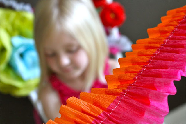 How to: Ruffled crepe paper party streamers - Lansdowne Life