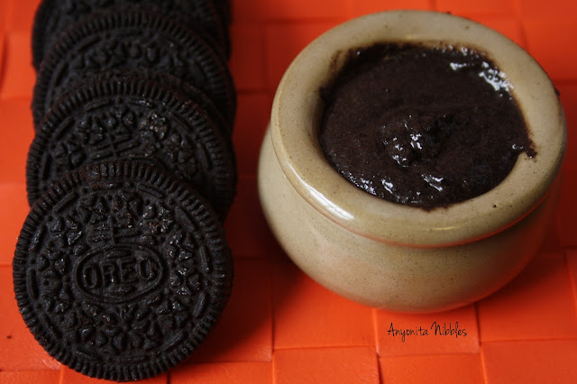Oreo cookies with Oreo Cookie Butter