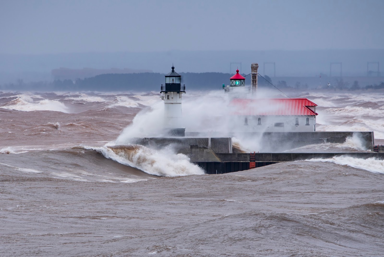 Duluth Harbor Cam Wind and Waves!