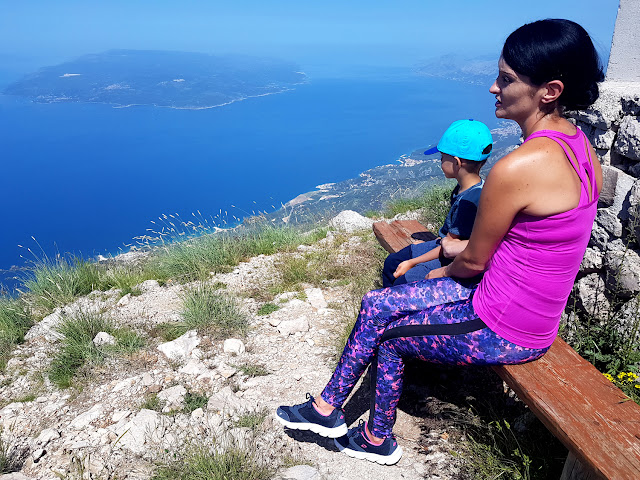 Wjazd samochodem na Sveti Jure - Góra Świętego Jerzego - Vosac - widok na Makarską - Chorwacja 2018 - Athlitech - GO Sport - Żyjmy Sportem
