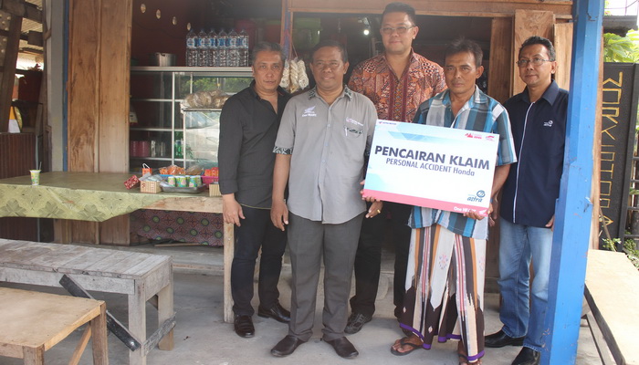 Peduli Konsumen, Astra Motor Gandeng Asuransi Astra Serahkan “Claim Personal Accident”