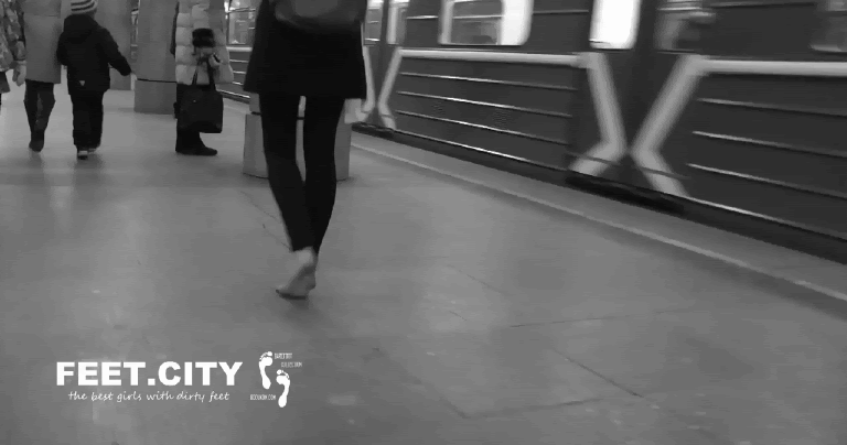 The Girl First Time Barefoot In The Subway 1 👣 By Feet City