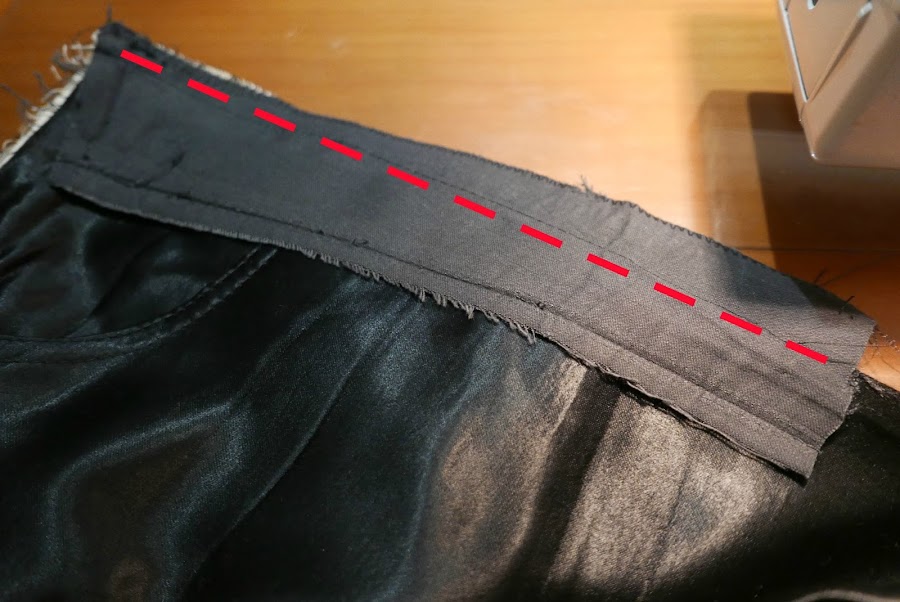 Colocamos alfileres en el pantalón