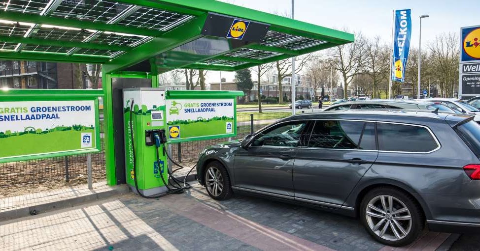 Lidl bietet EMobilität Ladestationen für Kunden in den Niederlanden