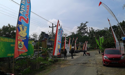PASANG UMBUL UMBUL MENJELANG PENUTUPAN TMMD PASANG UMBUL UMBUL MENJELANG PENUTUPAN TMMD