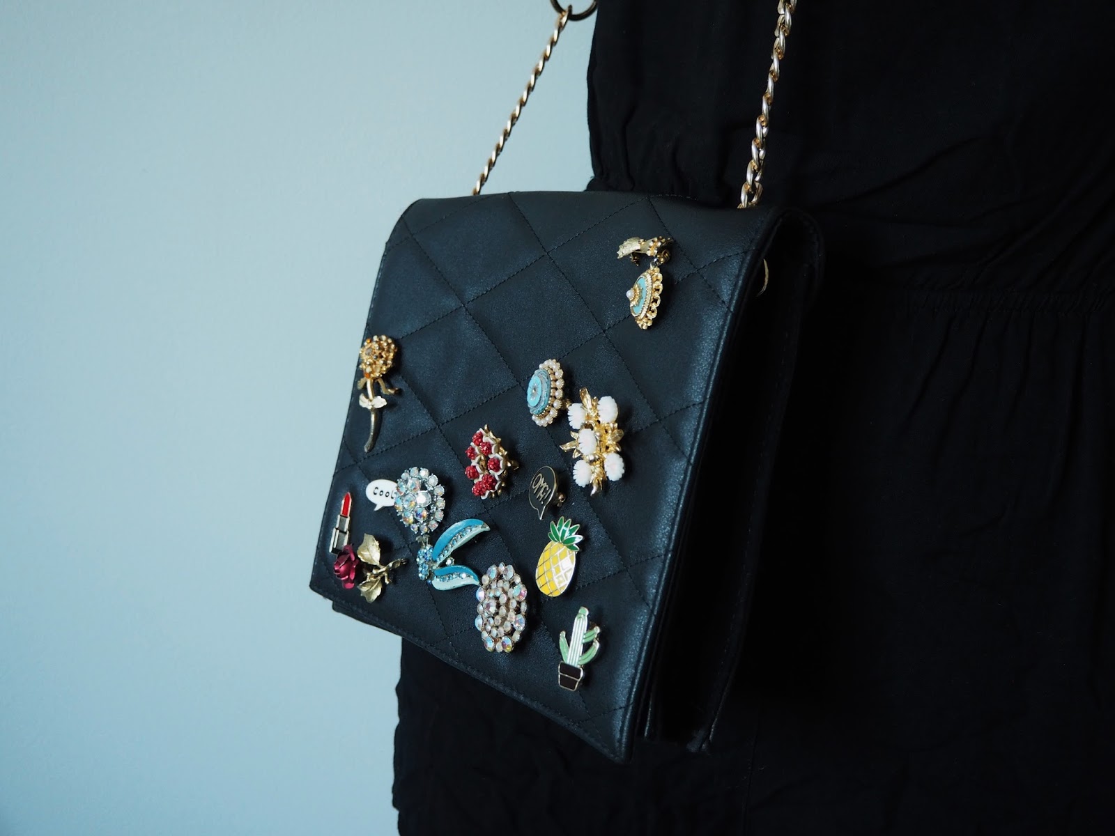 the turquoise door DIY badge/pin Bag for a fraction of the price!