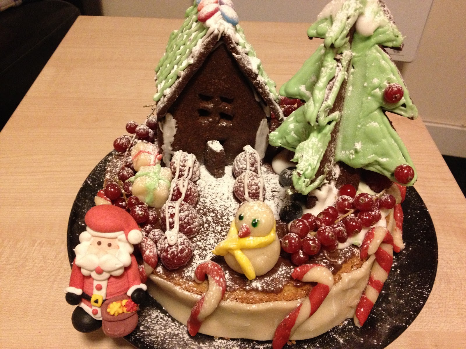 Blog about baking and theatres christmas decoration cake (attempt no.1