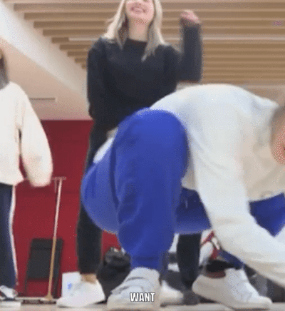 모모 궁디와 파닥거리는 펭귄 미나