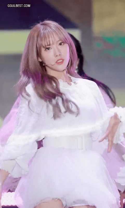 순백의 우주소녀 루다 짧은 치마