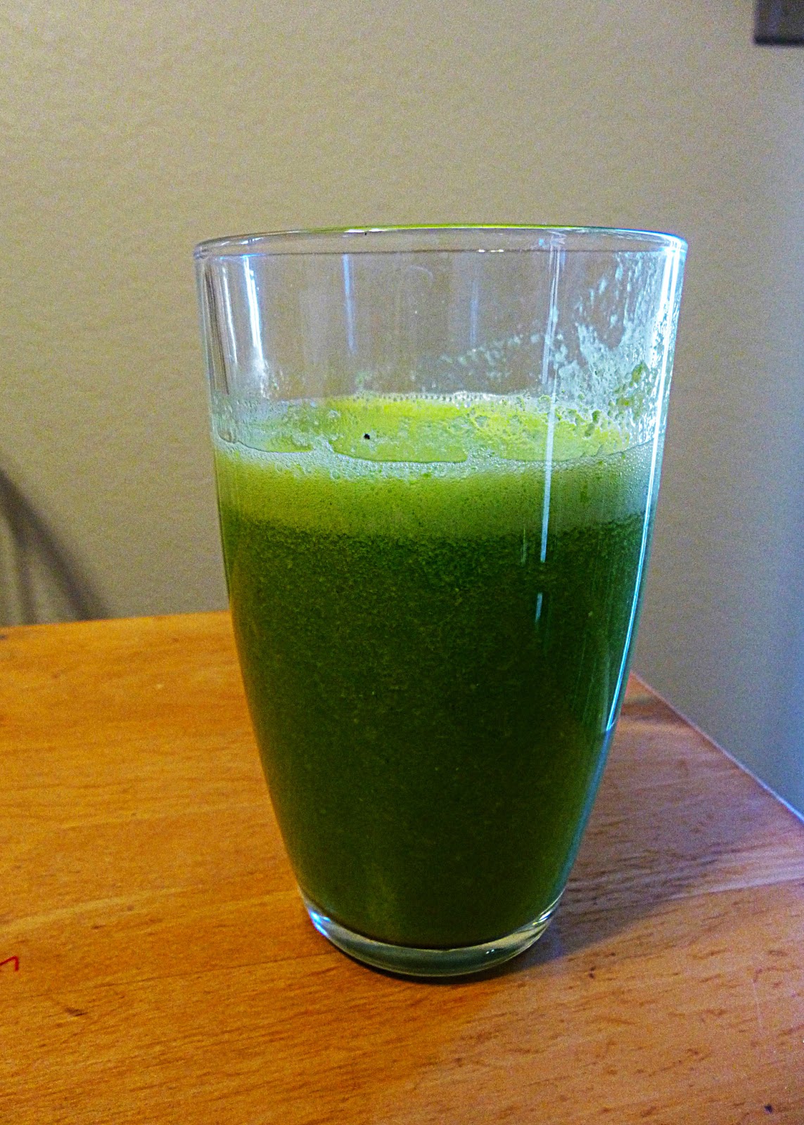 напитки зеленого цвета безалкогольный. зеленый напиток. напиток зеленого цвета. абсент с лимоном. мятный лимонад.