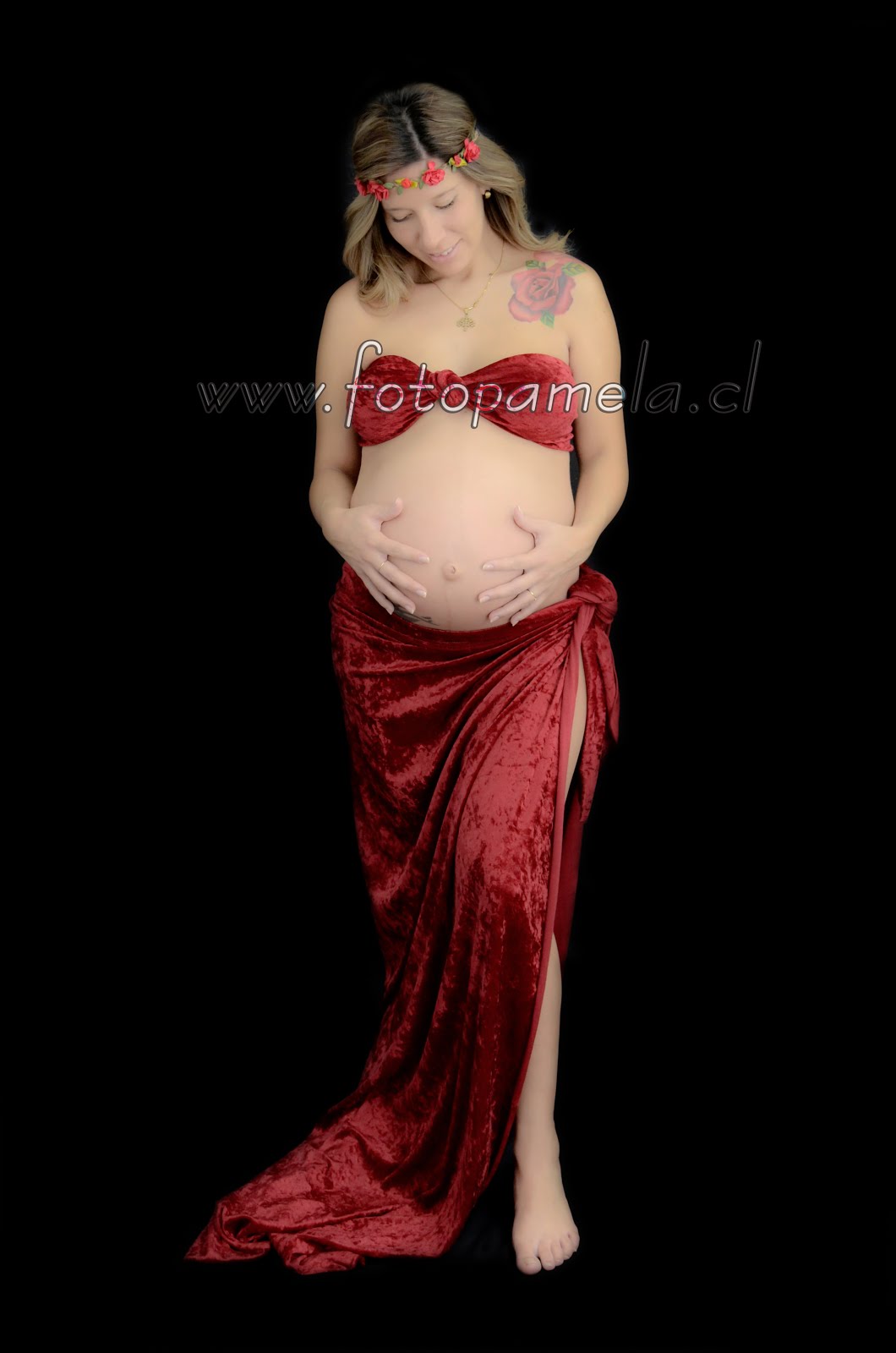 embarazada ropa roja estudio fotografico chile providencia