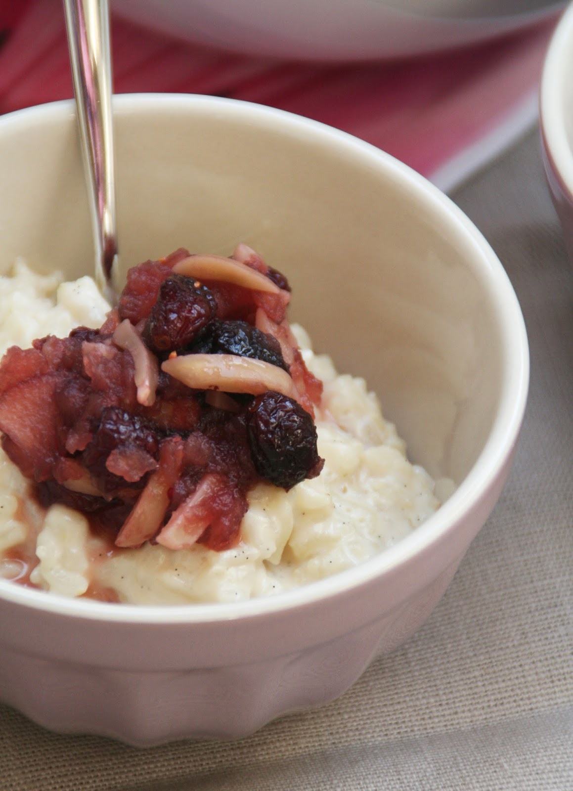 Milchreis mit Apfel-Johannisbeer-Kompott - Ninamanie