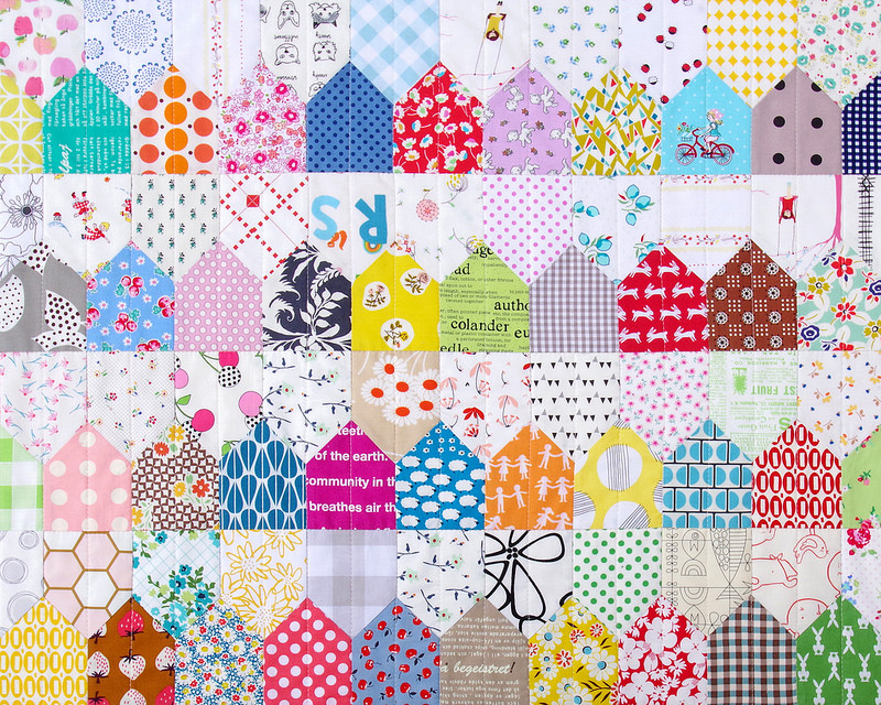 One Patch Quilt - Row Houses | © Red Pepper Quilts 2018 #onepatchquilt #scrapquilt #patchworkquilt #redpepperquilts