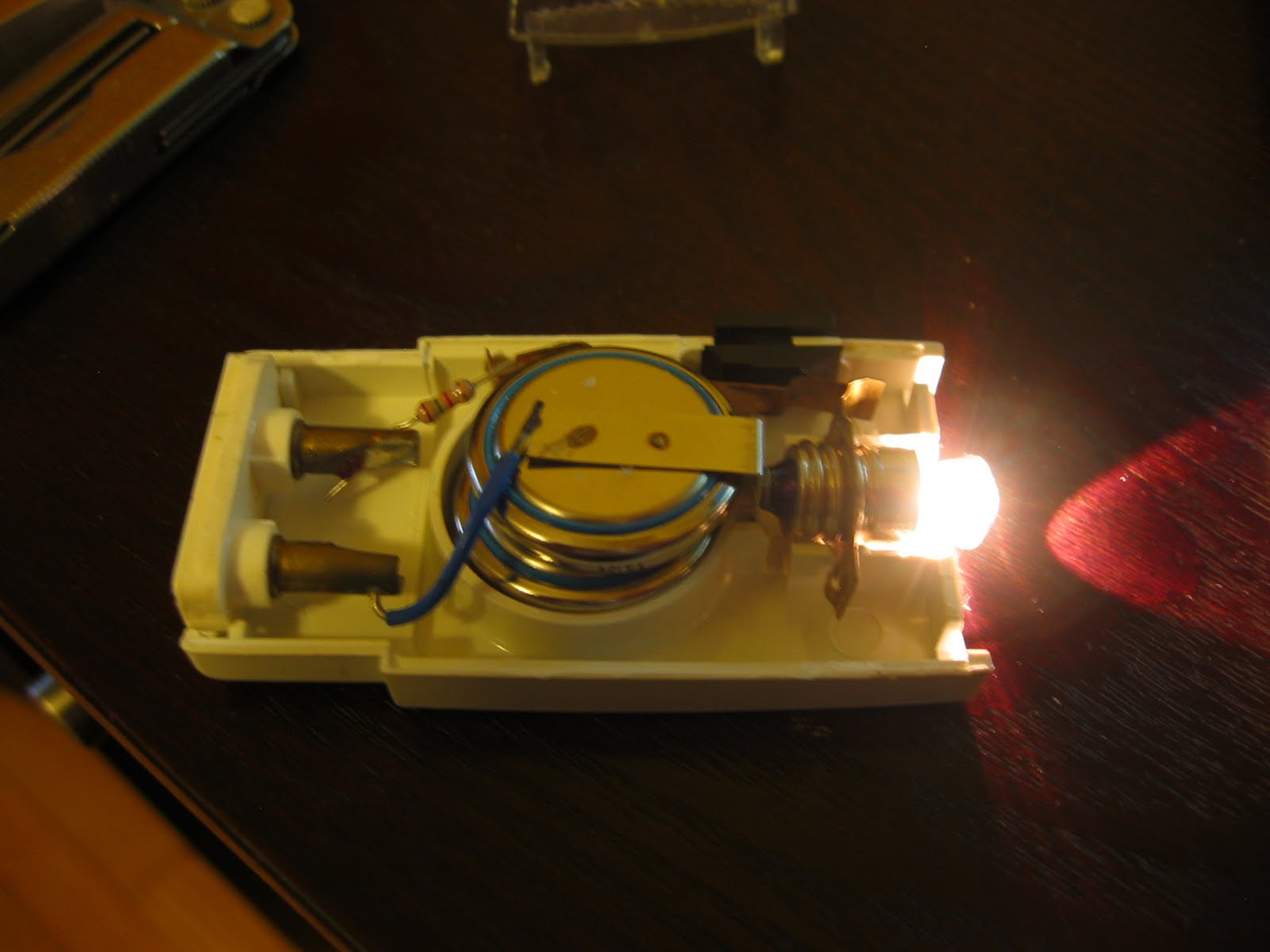Bmw glovebox torch adapter