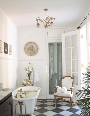 Home is where the heart is: BADEZIMMER KRONLEUCHTER