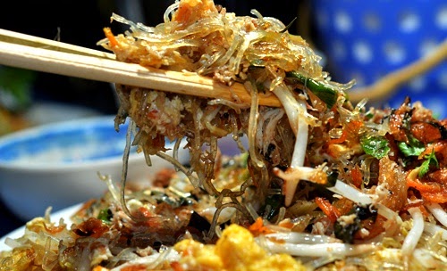 Fried Vietnamese Vermicelli with Meat Crab and Egg Street Food in Hanoi1
