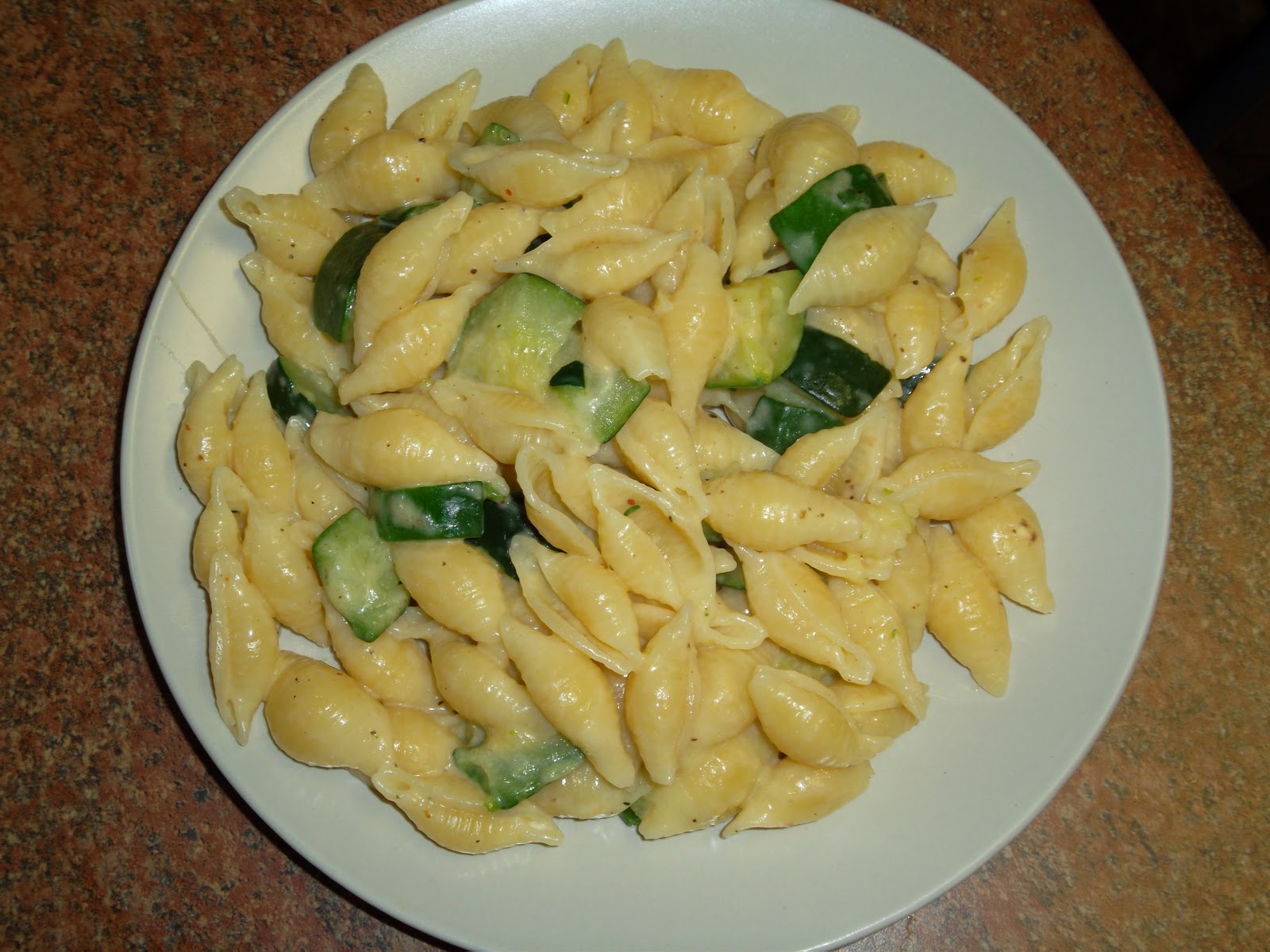 Miss Piggy's Kitchen! Zucchini & feta macaroni!