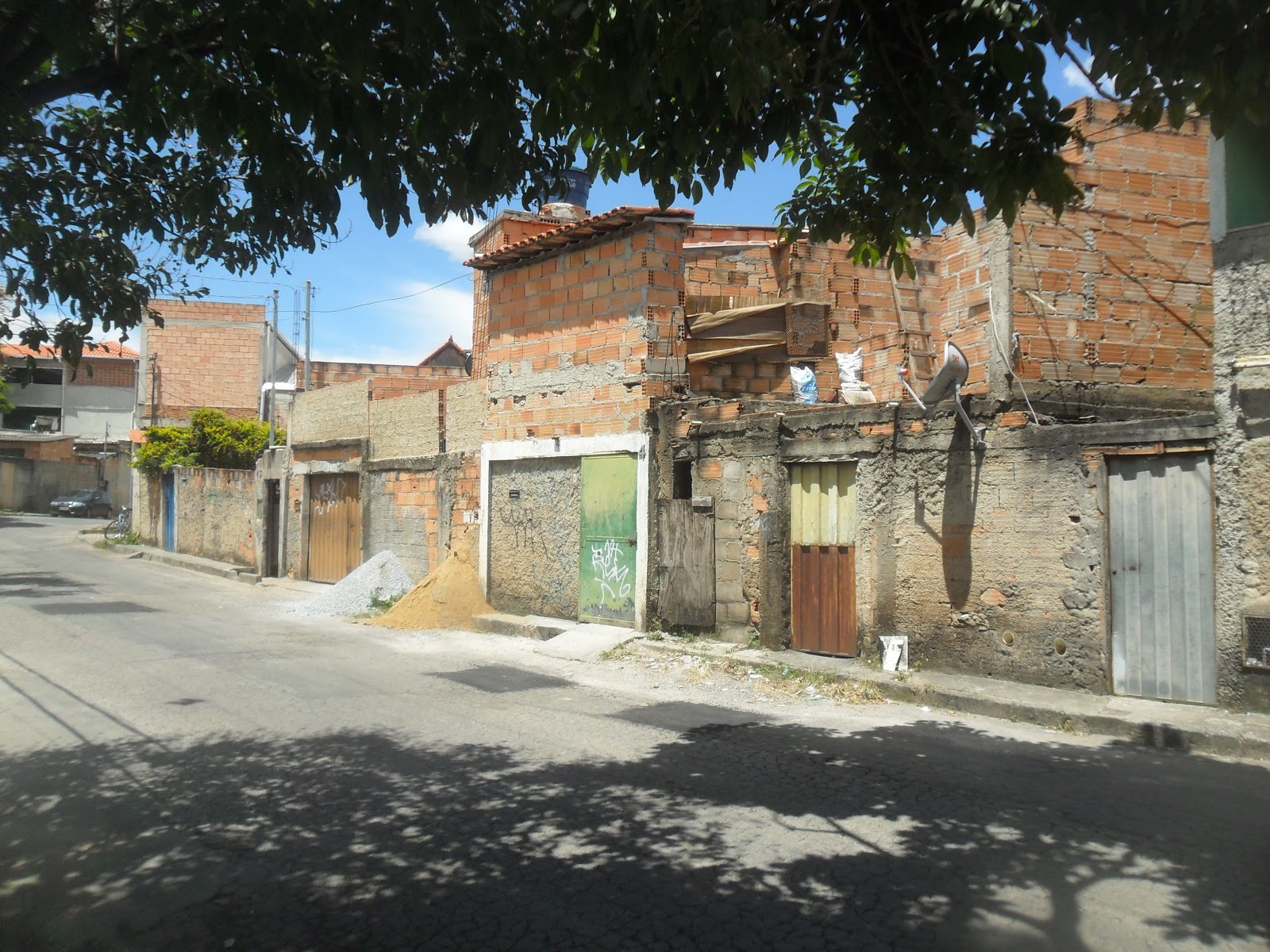 Rua Da Bahia 504 Centro Bh Artista transforma rua em BH | BH pela Infância