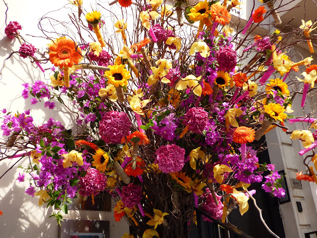 Floral display in London, for free flower festival Belgravia in Bloom 2018