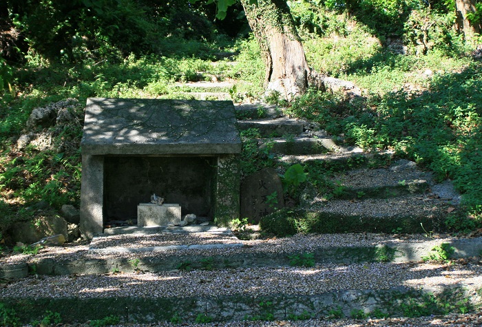 沖縄放浪日記那覇市小禄の『森口公園』北側の丘に位置する森に囲まれた御嶽☆