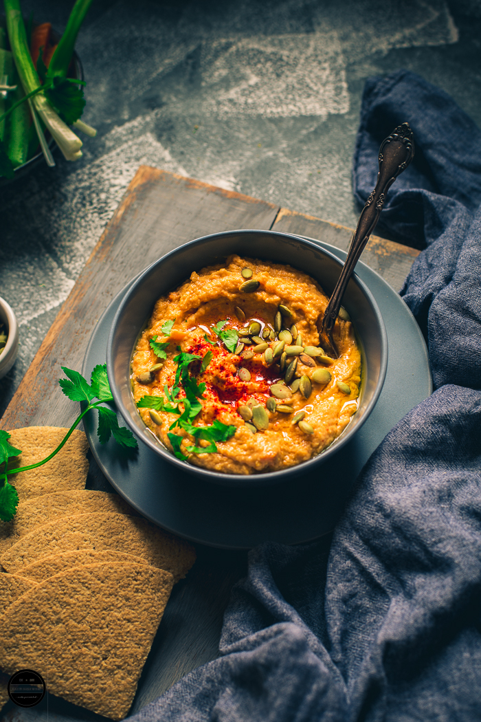 ROASTED PUMPKIN SPICE AND GARLIC HUMMUS ROASTED PUMPKIN SPICE AND GARLIC HUMMUS