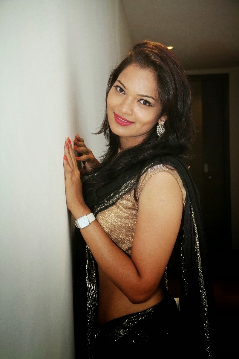 Mallu Actress Aswi In Saree Latest Photo Tamil Aunties
