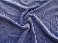 Mavi ve havlı kadife kumaş