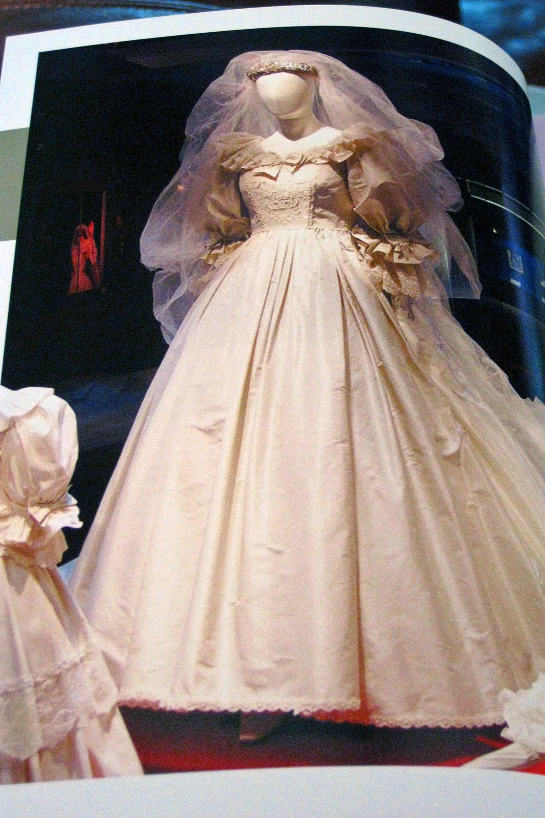 Casket Princess Diana Burial Dress : princess diana funeral dress ...