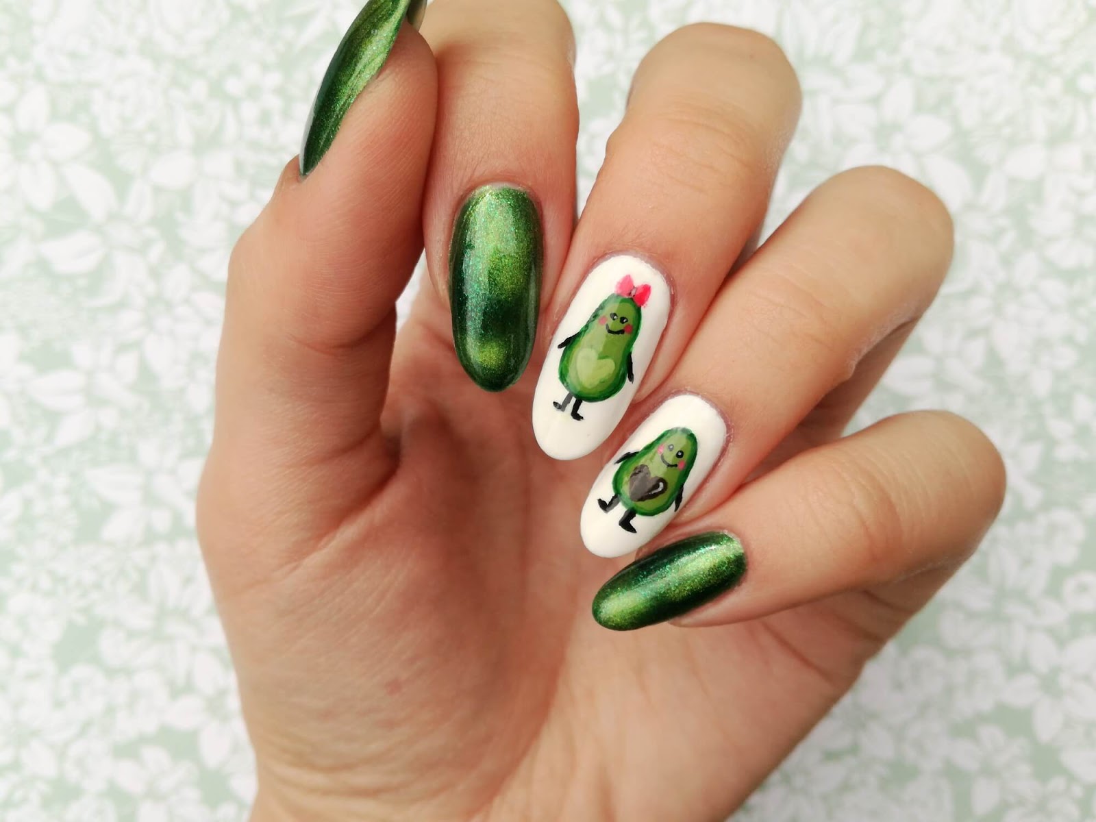 Zielone paznokcie z awokado