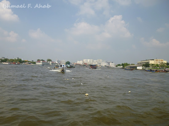 Crossing Chao Phraya River