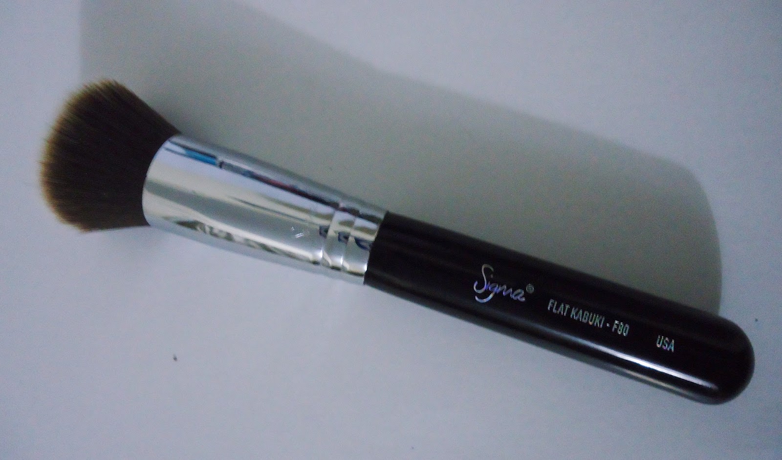 Sigma F80 Flat Top Kabuki BrushReview, Photos Style n Spice