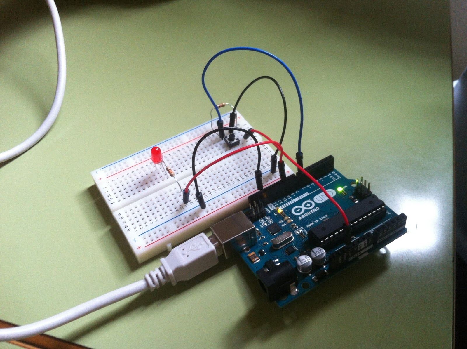 TecnoRosi: Arduino 3: Un Led y un pulsador.