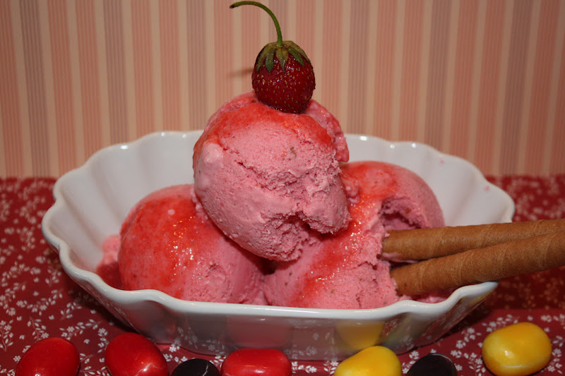 dies´und das und süsse Sachen...: Erdbeer-Limetten-Eis mit Frischkäse