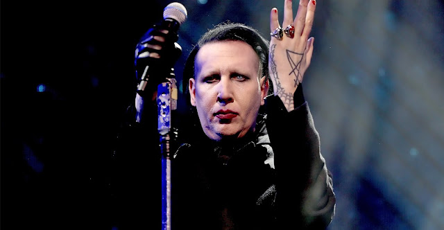 Marilyn Manson se desmaya en pleno concierto por un golpe de calor 