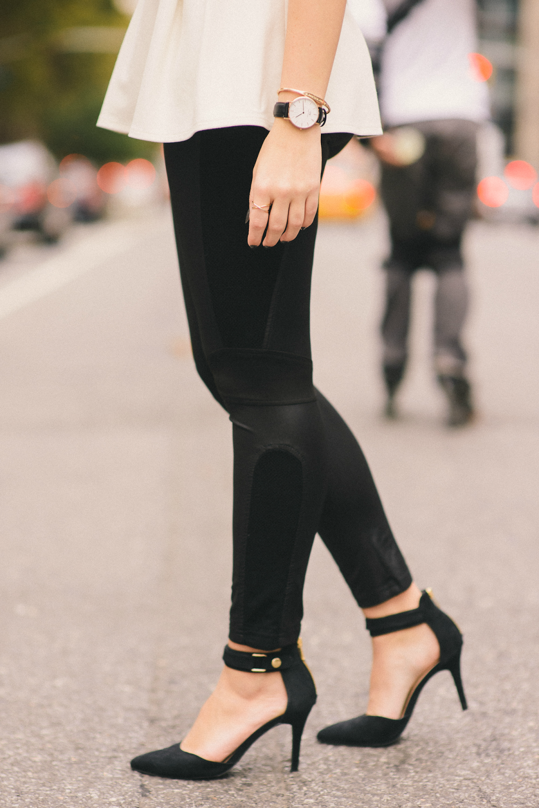 leggings new york freehold mall hours