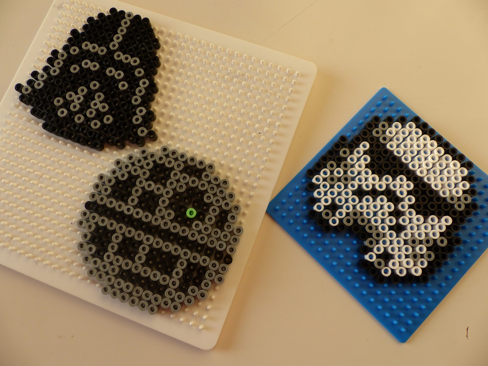 Bazooka Crafts: Star Wars melting perler/hama beads Decoration ~ R2D2