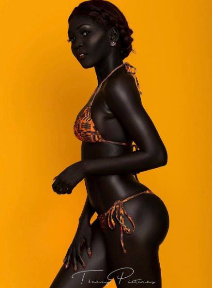 Absolutely Stunning Pictures Shows How Beautiful This "Queen Of The Dark" Model Is.