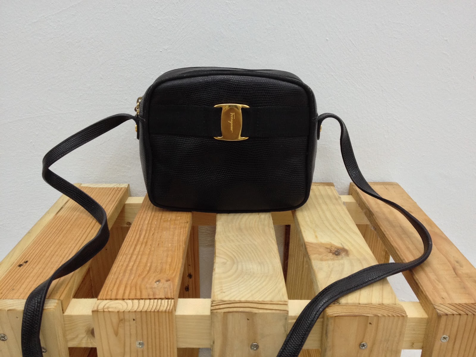 d0rayakEEbaG Authentic Salvatore Ferragamo Sling/Crossbody Bag(SOLD)