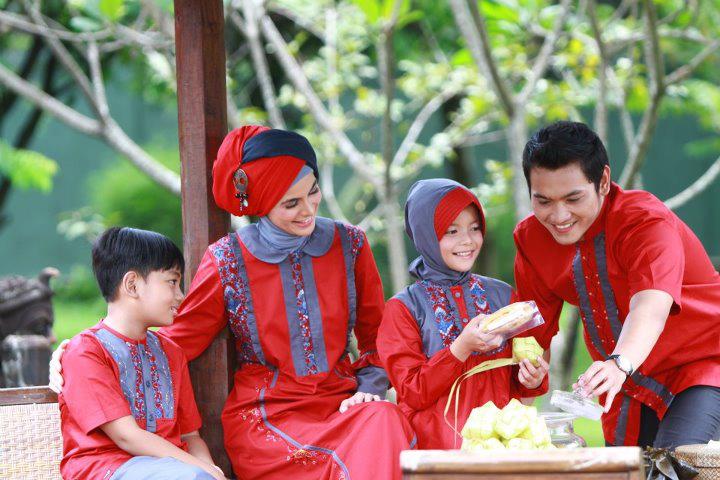 Keluarga yang merayakan Lebaran