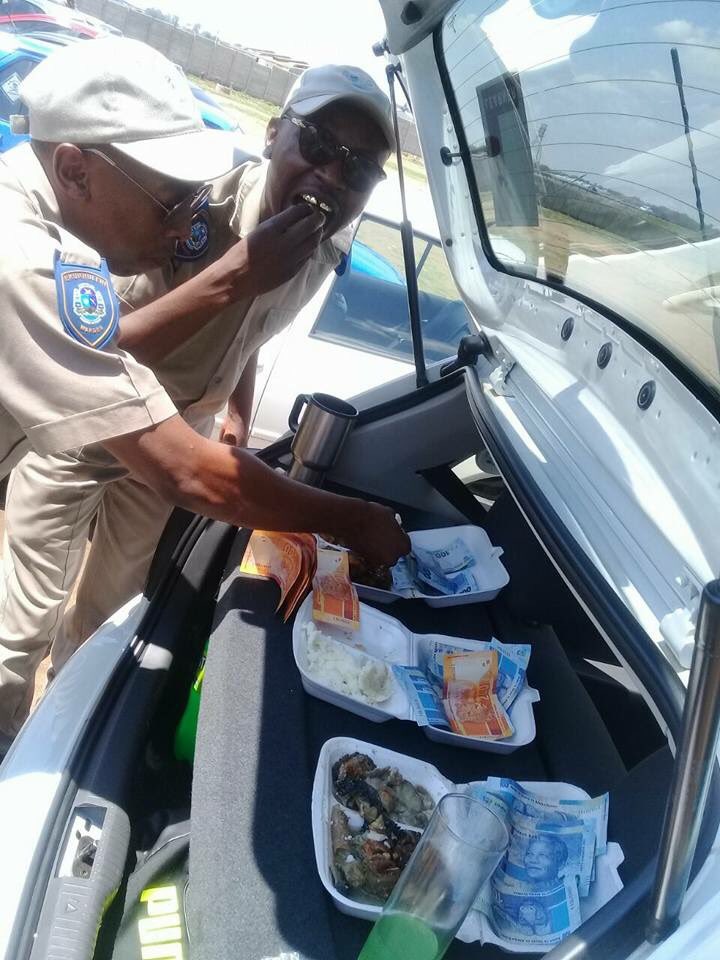 Ekurhuleni traffic wardens on blast after 'eating' money (IZIKHOTHANE EMPD TRAFFIC WARDENS
