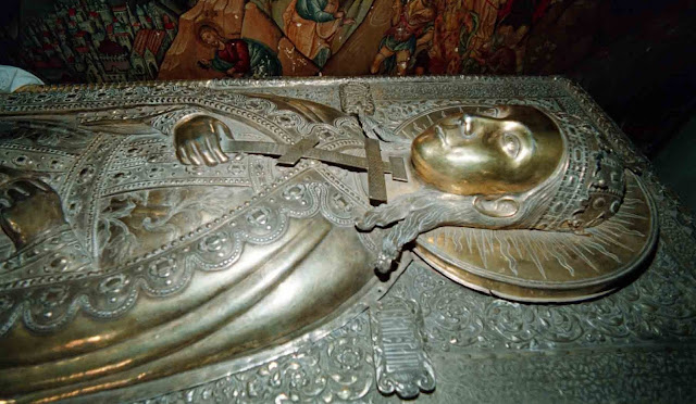 Λεπτομέρεια της αργυρής ρωσικής λάρνακας του 17ου αιώνα που αποθησαυρίζεται στην Ιερά Μονή Θεοβαδίστου Όρους Σινά, Αγίας Αικατερίνης.