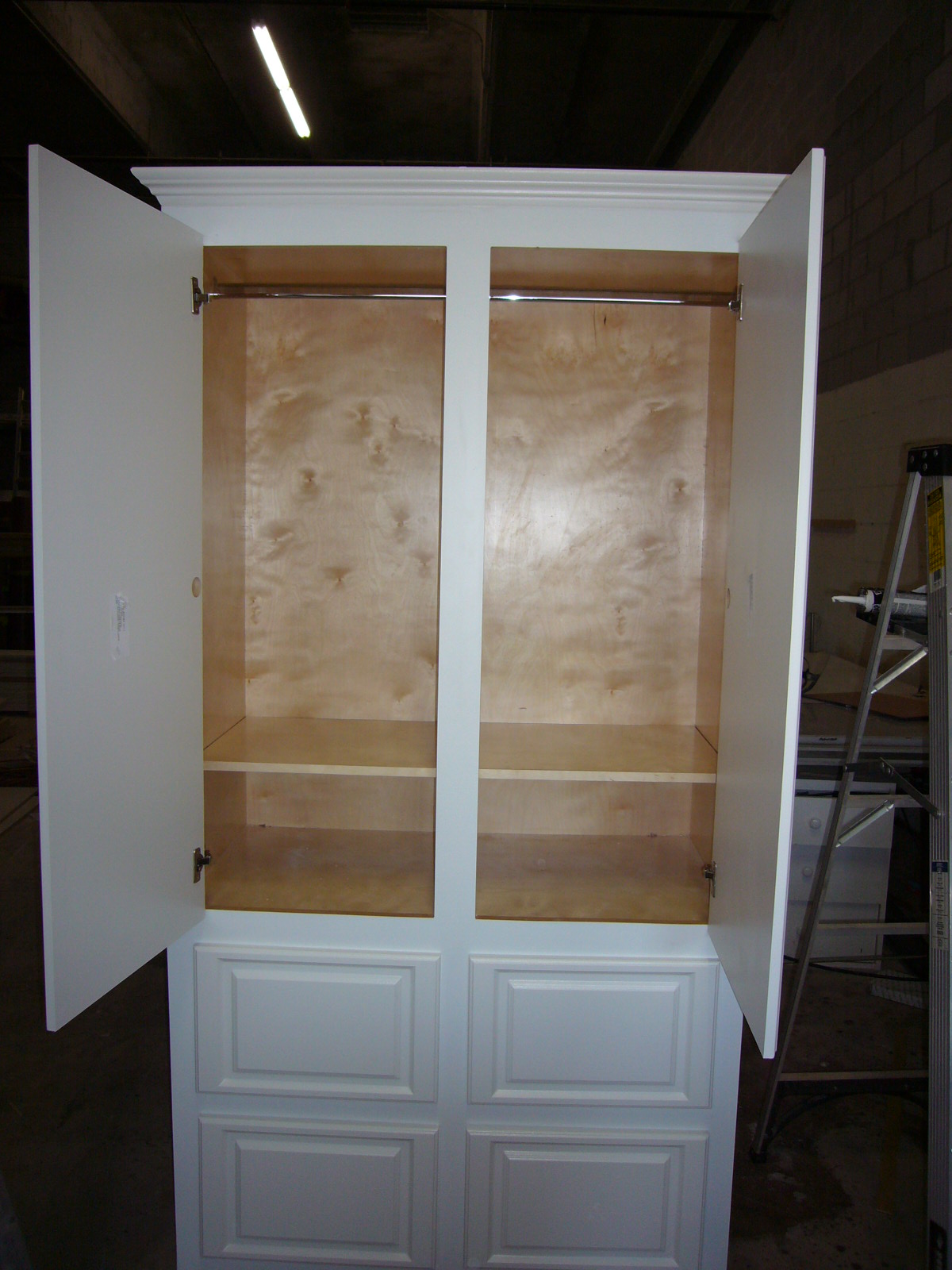 Gabinetes de cocina, closets, unidades de pared: Los closets empotrados....